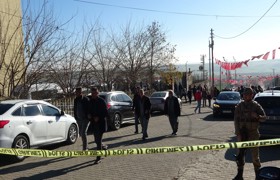 Okul önü öğrenci kavgasına aileler de dahil oldu 