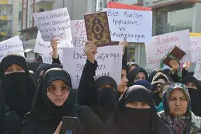 İsveç'te Kur'an-ı Kerim'in yakılması Batman'da protesto edildi