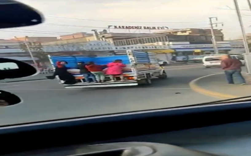 (Video) Diyarbakır’da çocukların tehlikeli yolculuğu kamerada