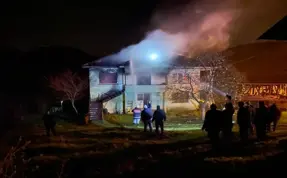 Düzce'de çıkan yangında iki katlı ev kül oldu
