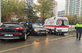 Diyarbakır’da iki otomobil çarpıştı: 1 yaralı