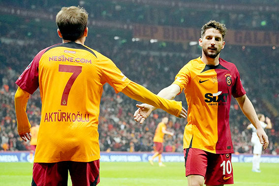 Galatasaray’da sınırdaki futbolcular kart görmedi 