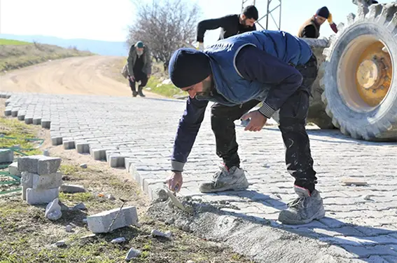 Ergani Belediyesi üst yapı çalışmalarını sürdürüyor