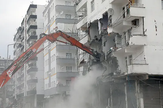(Video) Üç bina yıkımı tamamlandı!