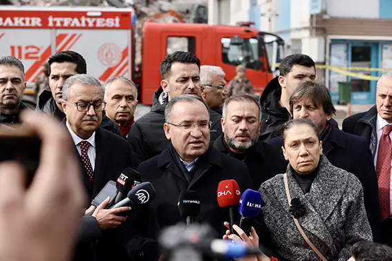 Bakan Bozdağ, Diyarbakır'da depreme ilişkin açıklamada bulundu