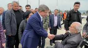 Gelecek Partisi Genel Başkanı Davutoğlu, Hatay’da ziyaretlerde bulundu