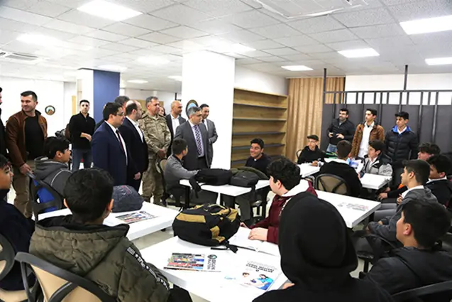 Ergani’de ‘Kitap Kafe’ hizmete açıldı
