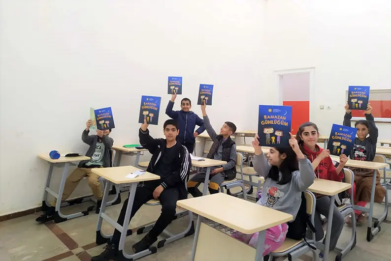 Diyarbakır'da bilgievi öğrencilerine ramazan hediyesi