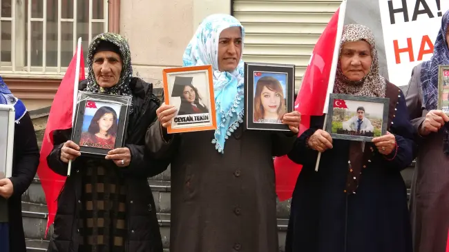 Anneler CHP-HDP ittifakına tepkili!