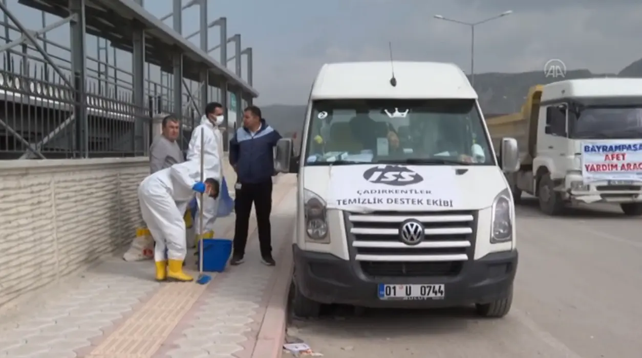 (Vİdeo) Çadır ve konteyner kentler dezenfekte ediliyor