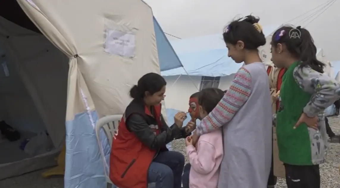 (Video) Çadır kentte depremzede çocuklar için etkinlikler
