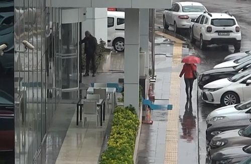 (Video) Meteoroloji uyardı, Diyarbakır’da sağanak yağış başladı