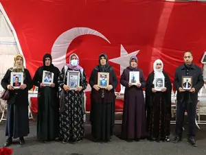 HDP önündeki aileler, ramazanda da evlat nöbetinde