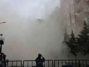 Diyarbakır'da Diyar Gap Apartmanı’nın yıkımına başlandı