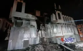 Fatih'te tarihi binada kısmi çökme meydana geldi