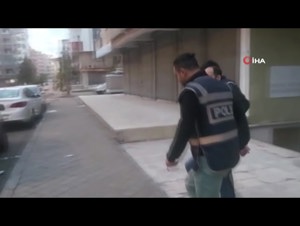 (Video) Depremzedelerin evlerine dadanan hırsızlar tutuklandı