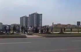 Diyarbakır'da kızlar yol ortasında saç baş kavgaya tutuştu