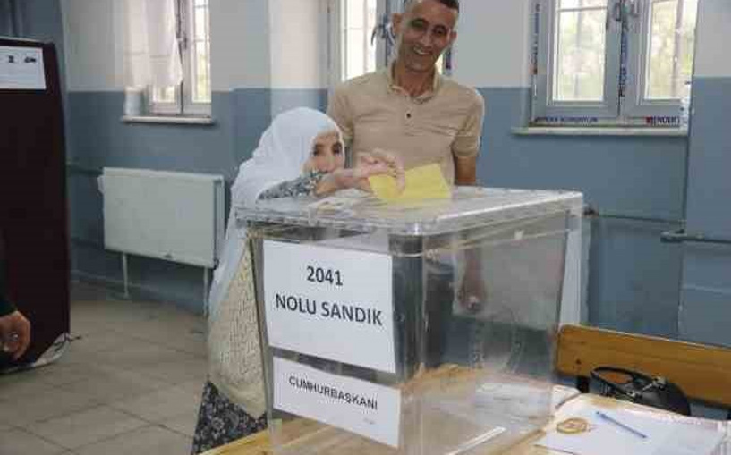 Diyarbakır'da Cumhurbaşkanlığı 2. tur seçimi için oy kullanma işlemi başladı