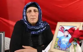 HDP önünde evlat nöbeti tutan anne: 