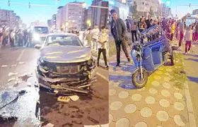 Otomobil, kağıt toplayıcı motosiklete çarptı: 3 yaralı