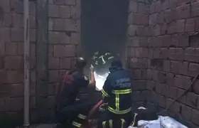 Kağıt toplama deposu yandı!