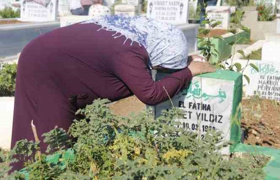 Diyarbakır'da depremzedelerin hüzünlü mezarlık ziyareti