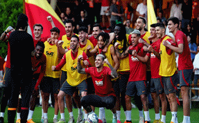 Şampiyon Galatasaray, derbiye hazır