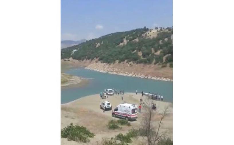 (Video) Diyarbakır’ın Dicle ilçesinde baraj gölüne giren bir kişi boğuldu