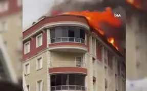 Esenyurt'ta 2 binanın çatı katında yangın
