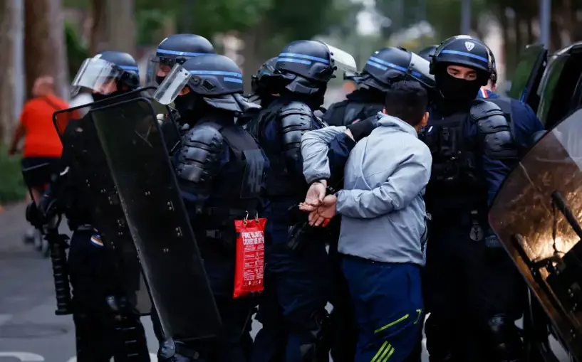 Protestolar Fransa’yı kasıp kavuruyor, Gözaltı sayısı 1000’i buldu