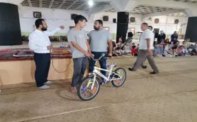 (Video) Kur’an kursundaki çocuklara bisiklet hediyesi