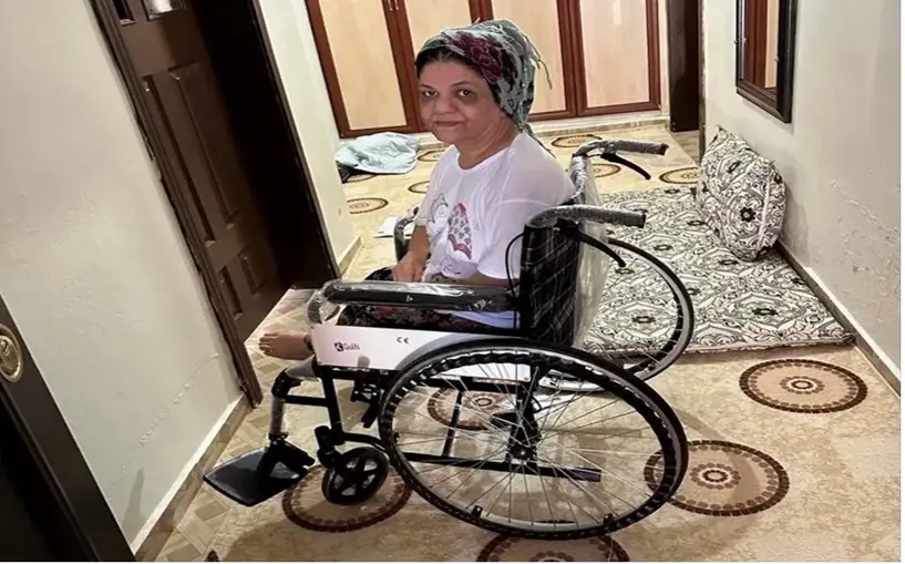 Engelli vatandaşa tekerlekli sandalye desteği