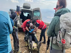 Ağrı Dağı'nda düşen yabancı uyruklu dağcı tedavi altına alındı