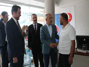 Bakan Uraloğlu, Van'da AK Parti İl Başkanlığını ziyaret etti
