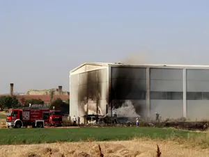 Kütahya'da anızdan fabrikaya sıçrayan yangın söndürüldü