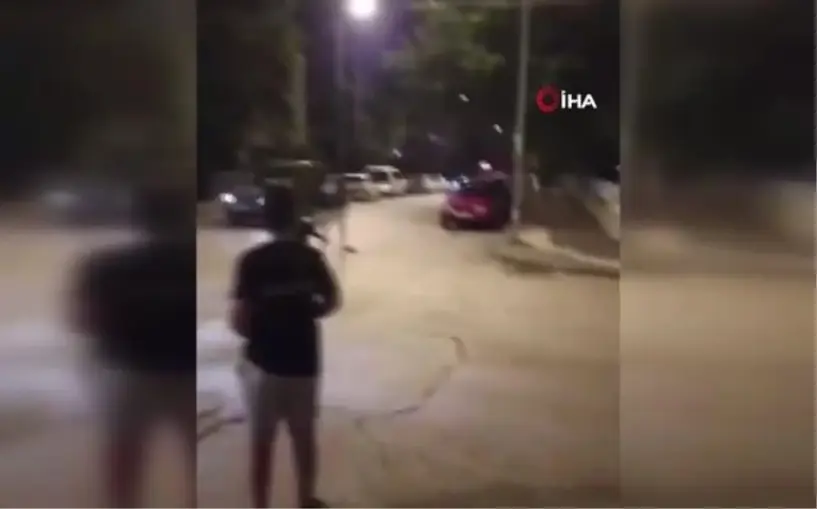 (Video) Şiddet gören kadını mahalle sakinleri kurtardı