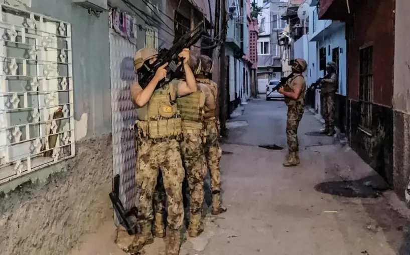 (Video) Adana'da terör örgütü DEAŞ’a yönelik operasyon