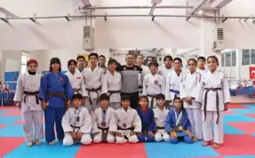 Öğretmeni spor kursu için ikna etti; judoda Balkan şampiyonu oldu