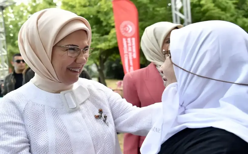 Emine Erdoğan koruyucu ailelerle buluştu