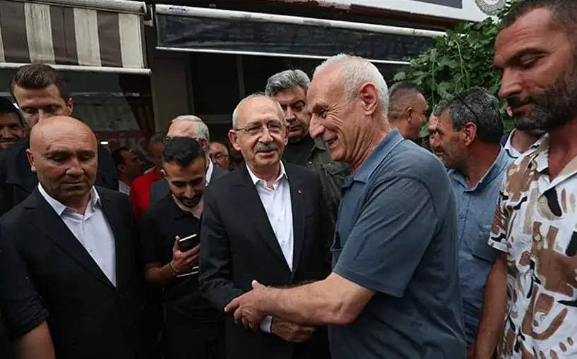 Kılıçdaroğlu, kahvehanede vatandaşlarla bir araya geldi