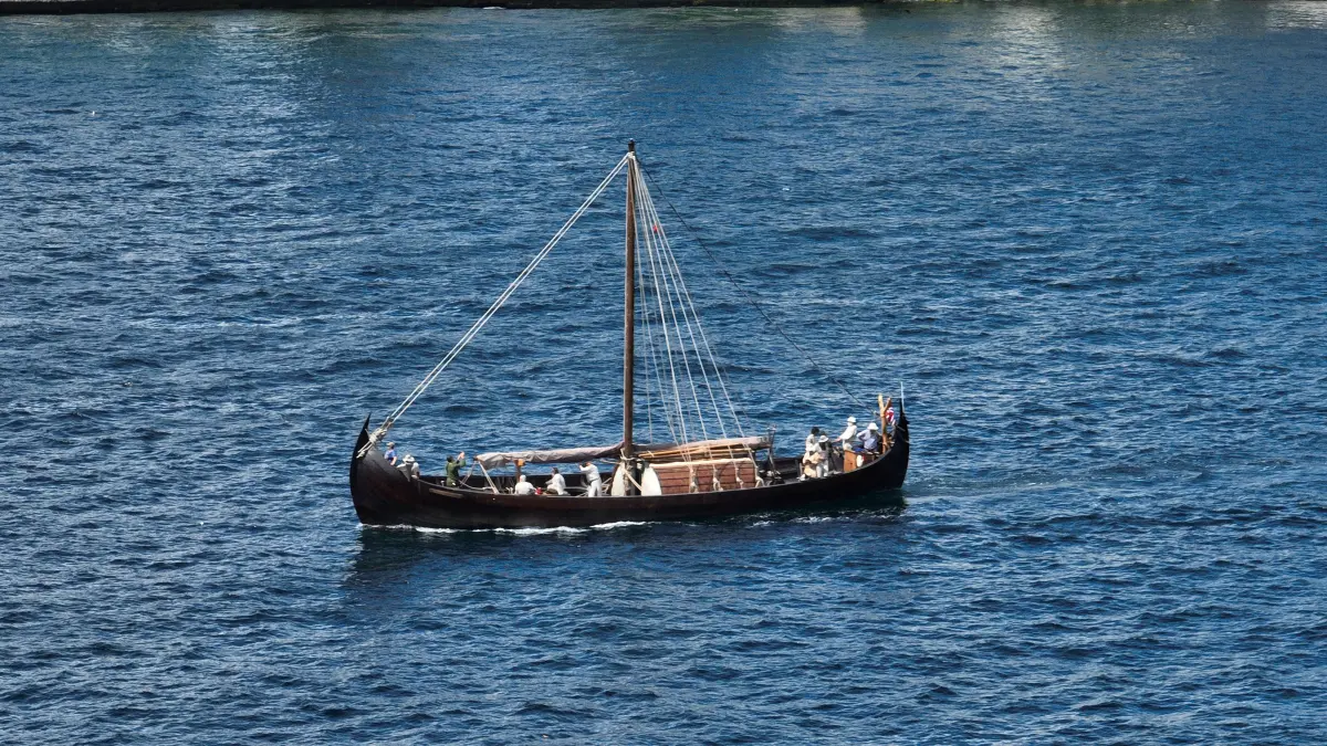 Viking yelkenlisi Boğaz'a demir attı