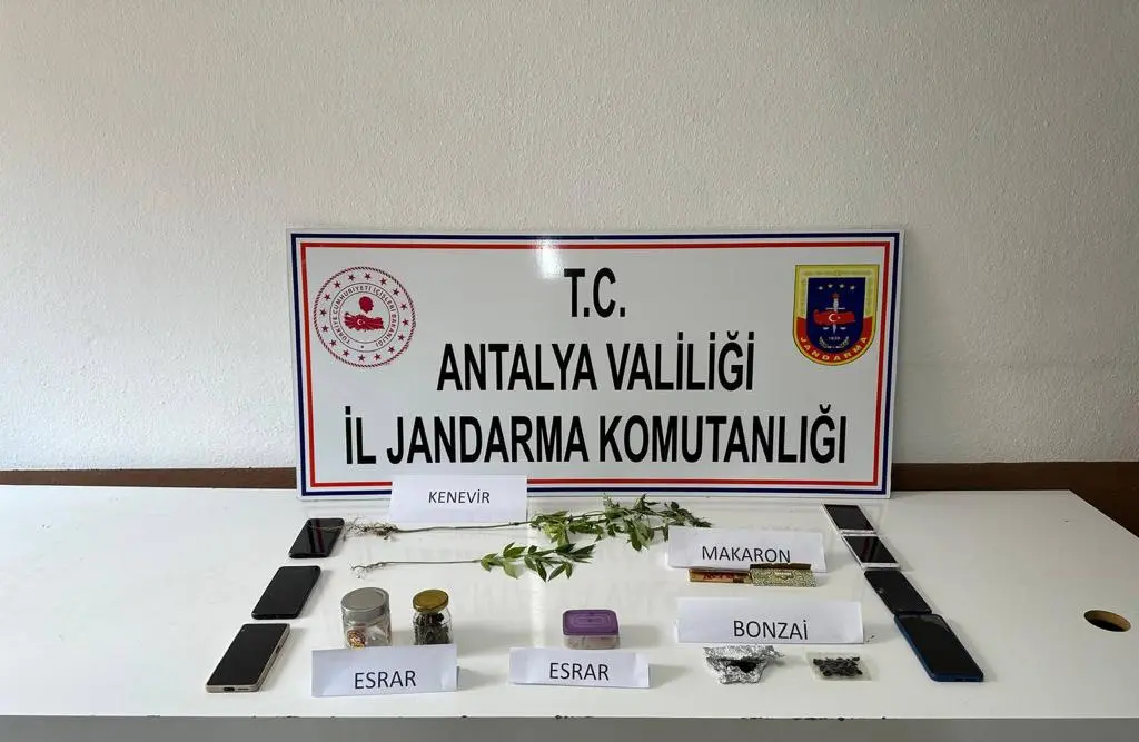 Antalya'da uyuşturucu operasyonunda 11 kişi yakalandı