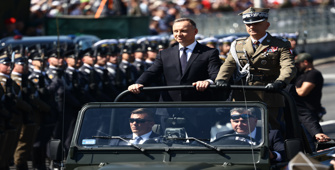 Polonya'da 2 binden fazla askerle geçit töreni düzenlendi
