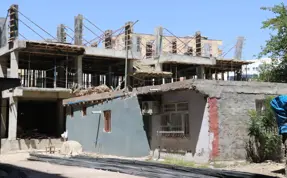 (Video) Bağlar Belediyesi’nden kaçak yapıya müdahale