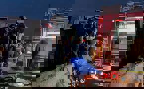 Kocaeli'de tır devrildi 2 kişi yaralandı