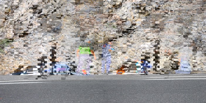 Muğla'da su kanalına devrilen otomobildeki 3 kişi yaralandı