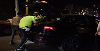 Düzce'de üniversite bölgesinde narkotik ve trafik denetimi