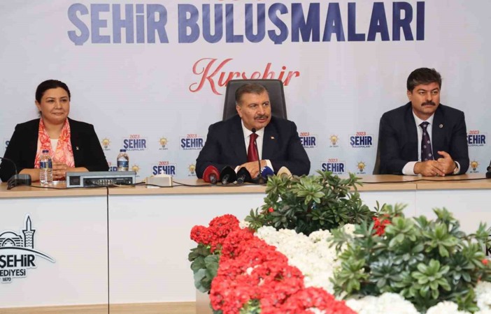 (Video) Sağlık Bakanı Koca, Kırşehir’de vatandaşı dinledi