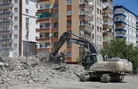 Diyarbakır'daki hasarlı binaların yarısının yıkımı tamamlandı