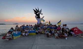 Kuşadası’nda yaşayan Ukraynalılar 32’înci bağımsızlık günlerini buruk kutladı